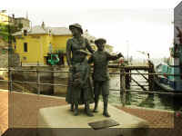 CobhStatue.jpg (441658 bytes)