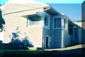 Houseb.jpg (54483 bytes)